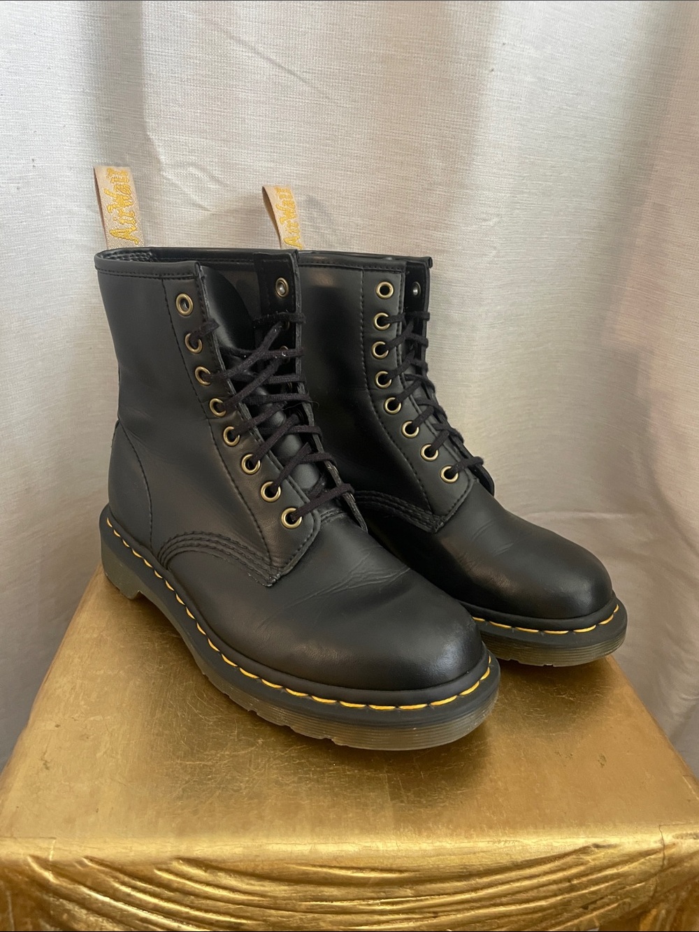Dr. Martens Vegan 1460 Felix Rub-Off 8-Eye Boot